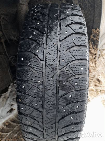 Bridgestone Ice Cruiser 7000 215/60 R17