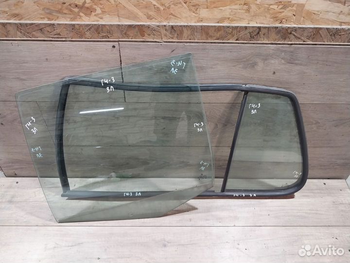 Стекло двери заднее левое Volkswagen Golf 4