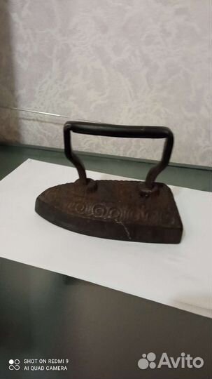 Старинный утюг, чугунный, литой