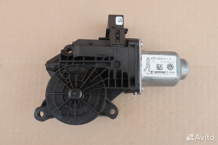 Моторчик стеклоподъёмника задний левый Polo Sedan