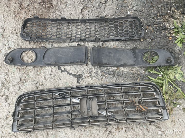 Решетки бампера Вольво s80 2006-2010 год