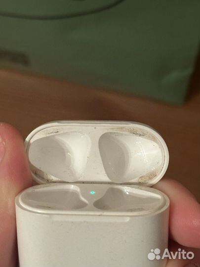 Кейс airpods правым наушником