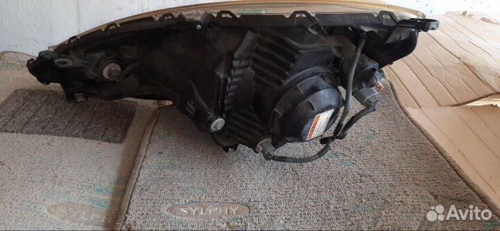 Фара передняя правая Honda Fit GE6