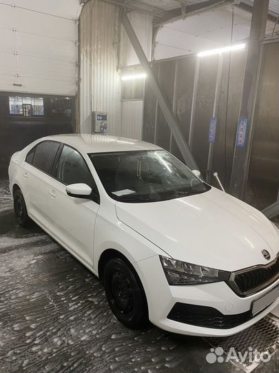 Skoda Rapid 1.6 AT, 2020, 80 000 км