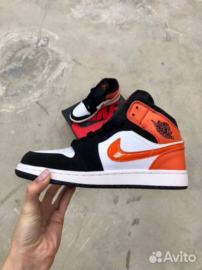 Кроссовки Nike Jordan 1 Mid Shattered Backboard