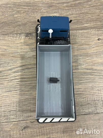 Модель 1:43 СССР камаз-4310 в боксе