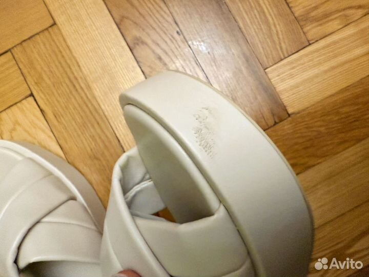 Шлепанцы женские