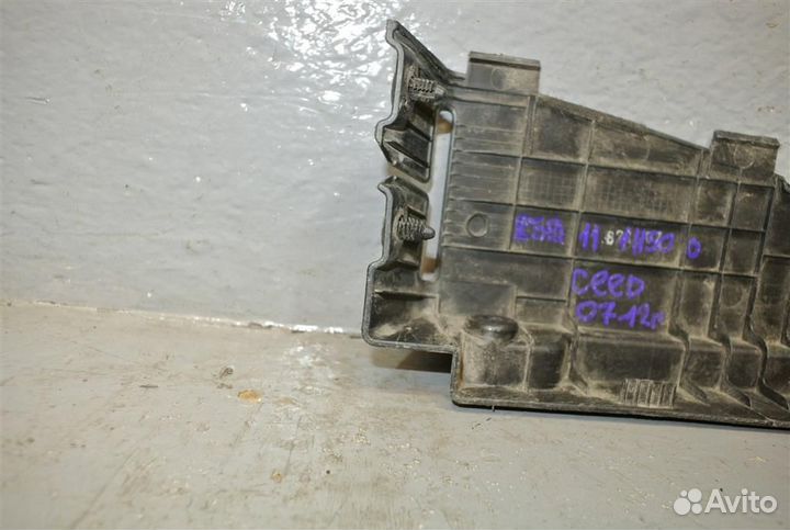 Накладка (кузов внутри) Kia Ceed 2007- 2012