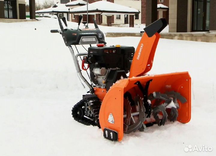Снегоуборщик Daewoo Dast 1370 гусеничный