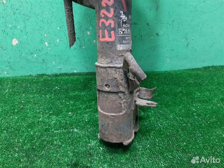 Стойка амортизатора передняя левая Nissan Qashqai