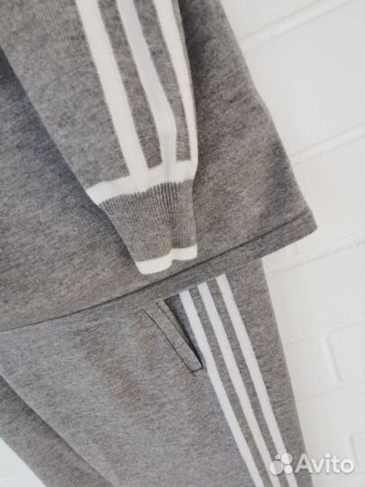 Спортивный костюм женский вязаный