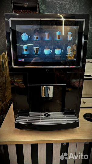 Кофейный автомат для бизнеса вендинг Jetinno JL24