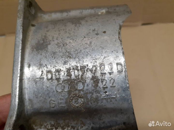 Пыльник шруса правый audi A8 D2 AQF 4D0407722D