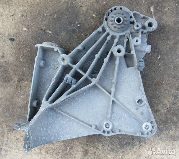 Кронштейн кабины передний Renault Premium DXI