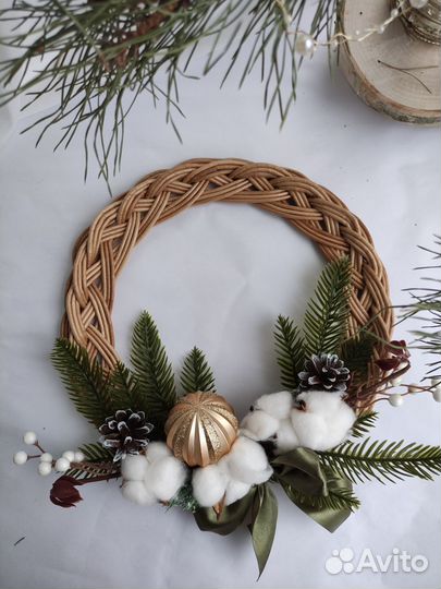 Новогодний венок в эко-стиле