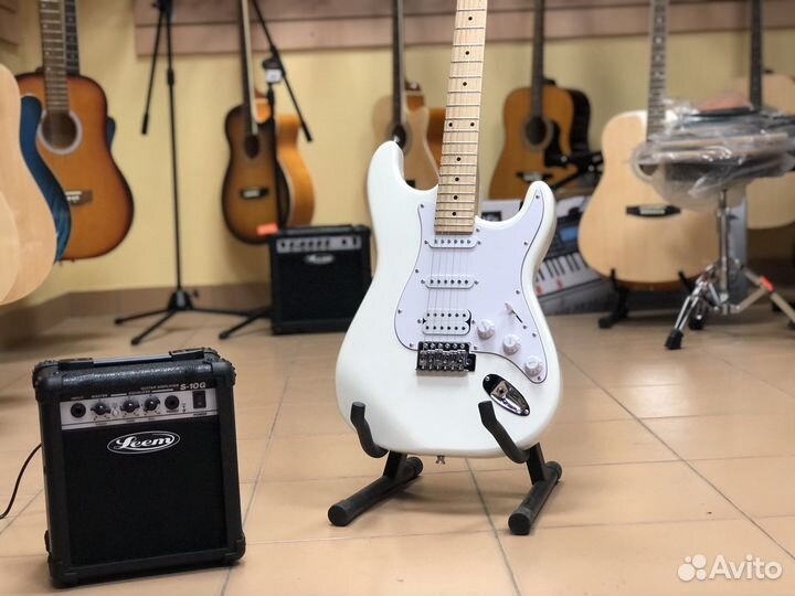 Электрогитара в белом цвете fabio