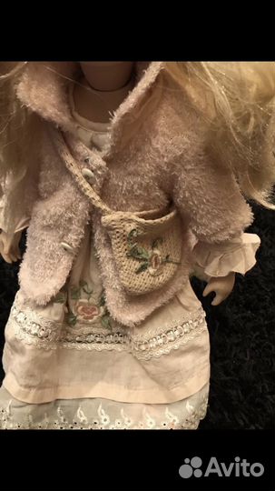 Кукла фарфор