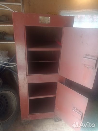 Сейф металлический