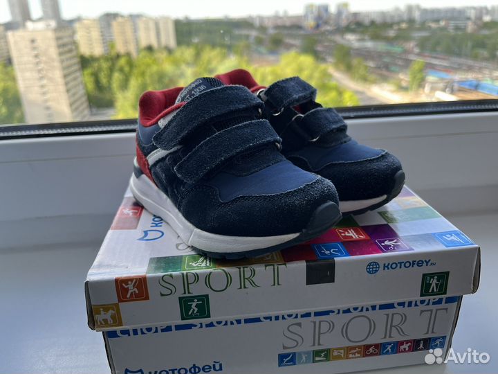 Кроссовки детские