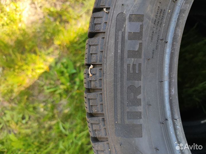 Pirelli Ice Zero FR 225/50 R17 98T