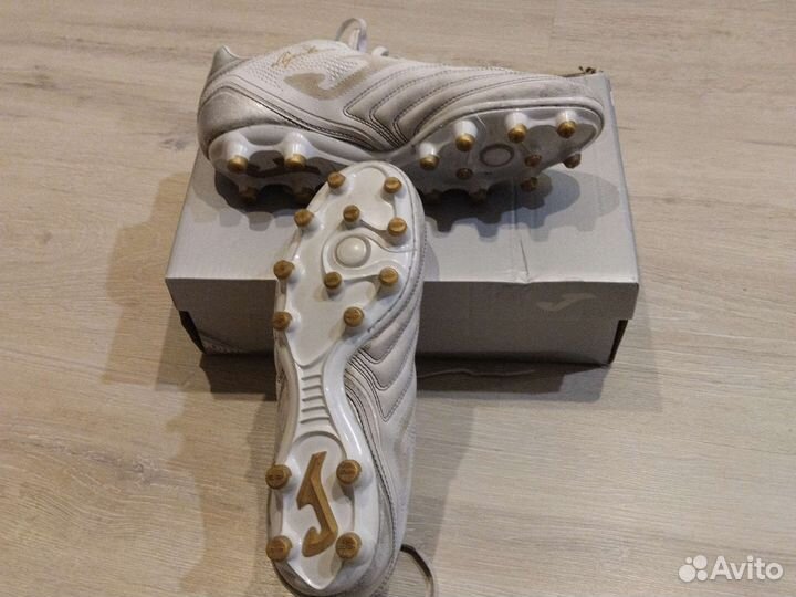 Футбольные бутсы