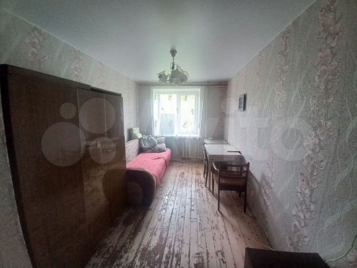 Комната 12 м² в 8-к., 3/5 эт.