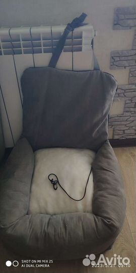 Автомобильное кресло для собак