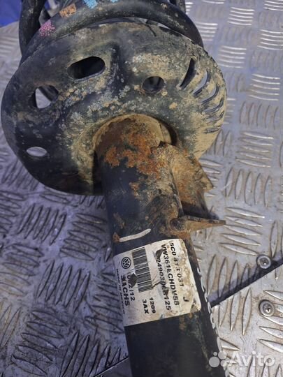 Передняя правая стойка Volkswagen Jetta 6