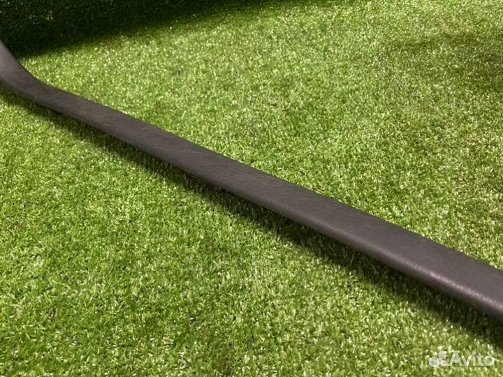 Накладка на порог салона передняя правая Toyota