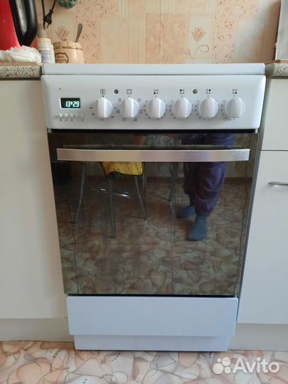 Продаю плиту электрическую Hotpoint-Ariston