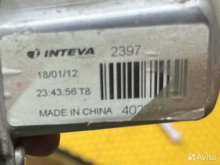 Моторчик стеклоподъемника задний правый Solaris