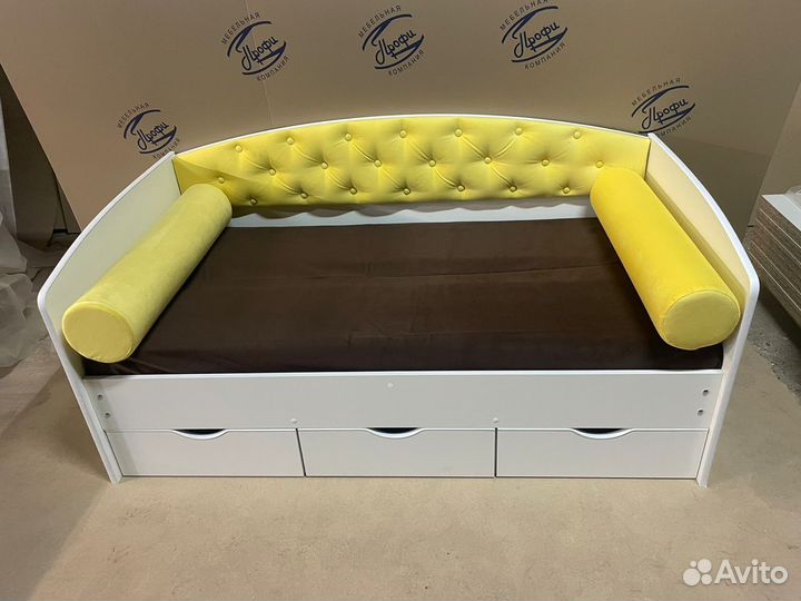 Кровать Алиса с мягкой спинкой без бортика + валик