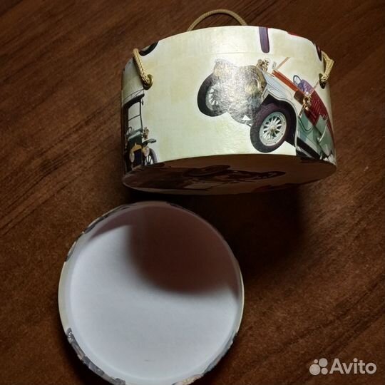 Коробка подарочная круглая картонная