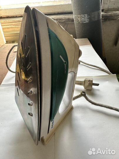 Утюг паровой Unit. В рабочем состоянии