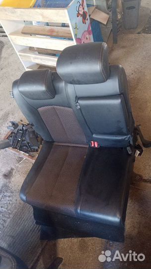 Сиденья 3-й ряд Nissan Elgrand PE52 VQ35DE 2011