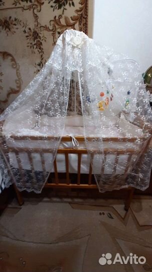 Бортики в кроватку с балдахином