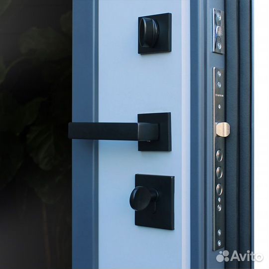 Входная дверь с окном и терморазрывом