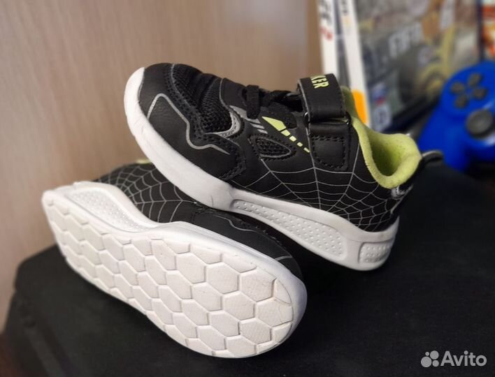 Кроссовки размер 23