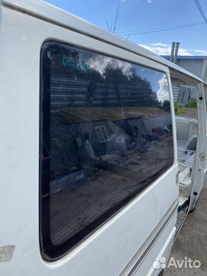 Стекло заднее боковое правое