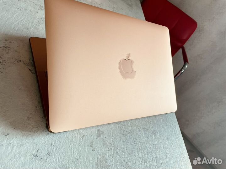 Apple MacBook