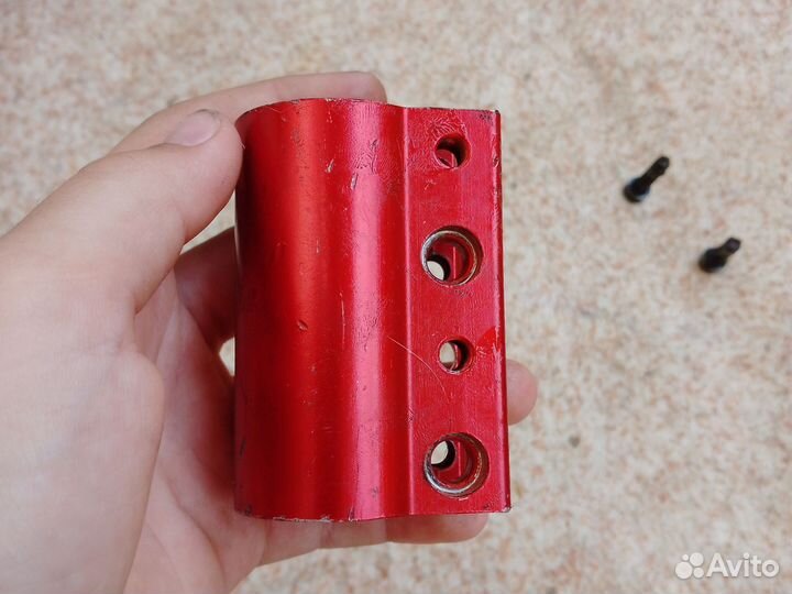 Зажим для трюкового самоката