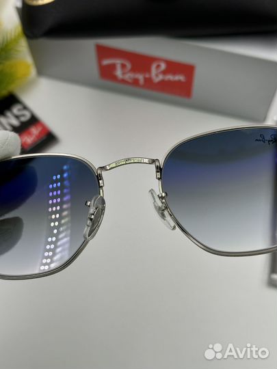 Солнцезащитные очки Ray Ban