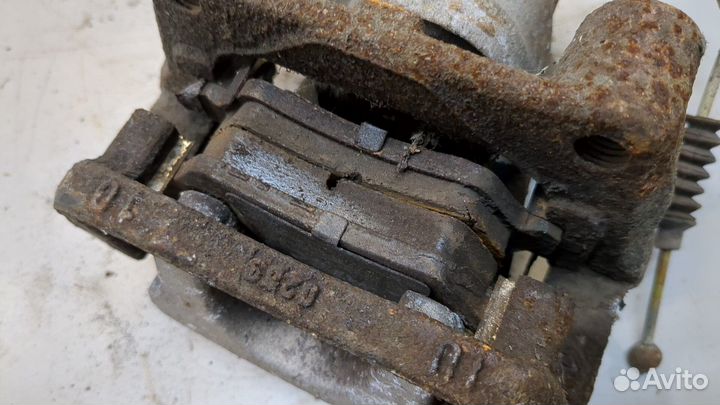 Суппорт правый задний Opel Zafira A