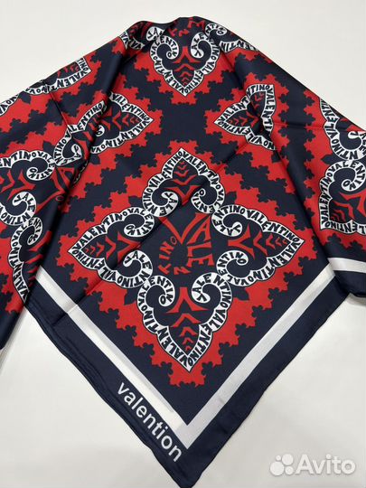Шелковый платок Valentino