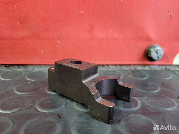 Кронштейн форсунки топливной