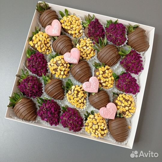 Клубника в шоколаде 25-30 ягод с сердечками