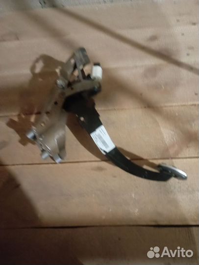 Педаль тормоза от Subaru