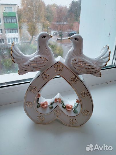 Керамические статуэтка