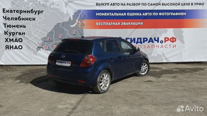 Повторитель на крыло белый Kia Ceed (ED) 92303-3L1