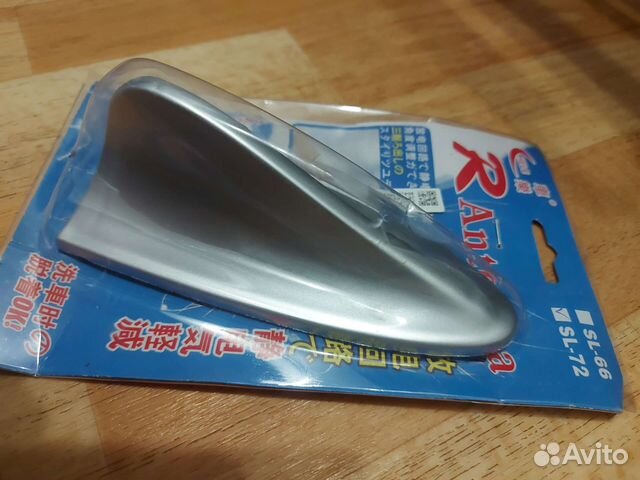 Плавник на крышу авто серебристый